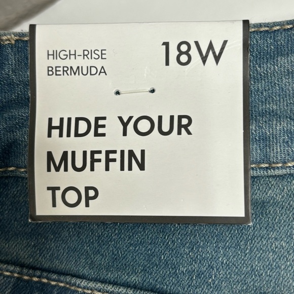 High Rise Light Distressed Bermuda Style DenimJean Shorts Plus Size 18W NEW - Picture 6 of 8